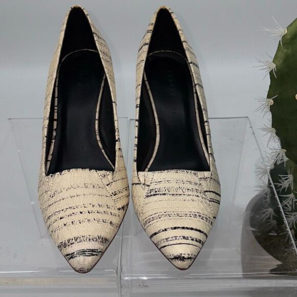 Theory Leather City Pump Pointed Toe Kitten Heel Cream‎ Black 37/6.5 - Picture 4 of 14